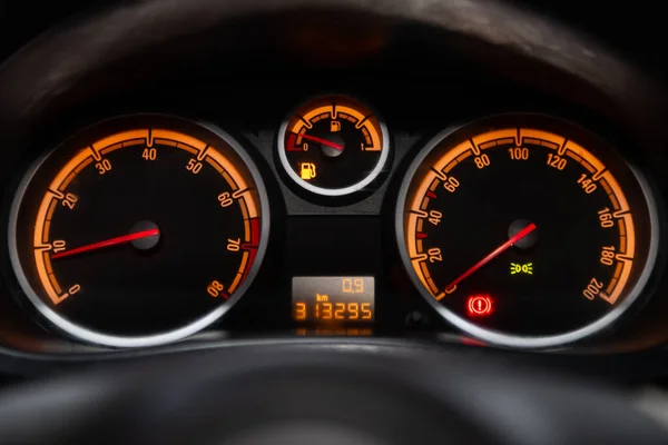 Opel Corsa Πίνακας Αυτοκινήτων Ψηφιακό Φωτεινό Ταχύμετρο Οδόμετρο Και Άλλα — Φωτογραφία Αρχείου
