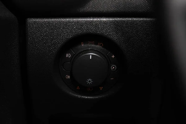 Opel Corsa 关闭前灯开关控制按钮 自动调整水平仪表盘 2020年2月15日 俄罗斯Novosibirsk — 图库照片