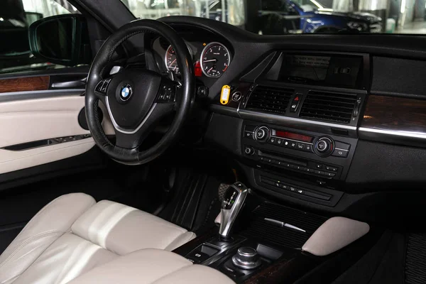 Bmw Primer Plano Del Tablero Instrumentos Jugador Volante Manija Del — Foto de Stock