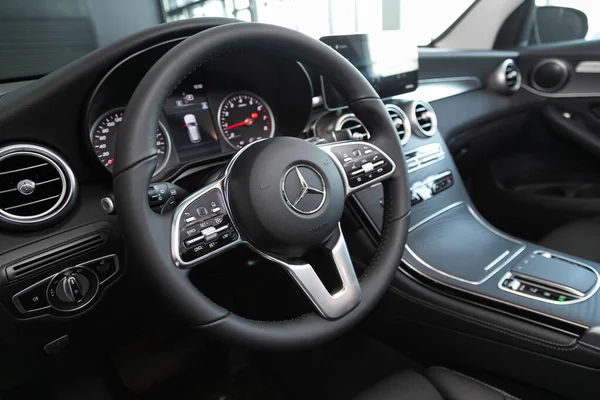 Mercedes Benz Glc Klasse Dashboard Speler Stuurwiel Met Logo Knoppen — Stockfoto