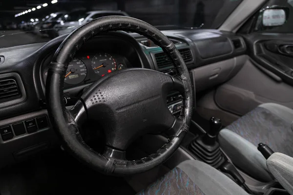 Subaru Forester Palubní Deska Přehrávač Volant Logem Tlačítky Tachometrem Tachometrem — Stock fotografie