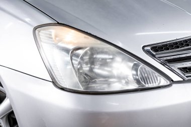 Novosibirsk, Rusya. 19 Şubat 2020 Toyota Alion. Yeni aracın ayrıntılı ışığı. Dış detay  