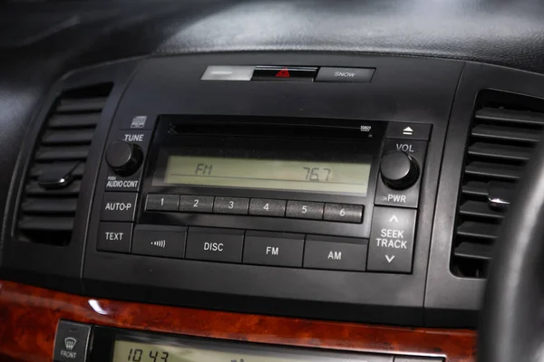 Novosibirsk Rússia Fevereiro 2020 Toyota Alion Close Black Panel Rádio — Fotografia de Stock