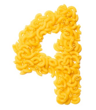 Beyaz izole arkaplanda kuru makarnadan 