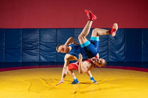 Tisztességes Birkózás Fogalma Két Greco Római Birkózó Sportruhában Hátba Vágja — Stock Fotó