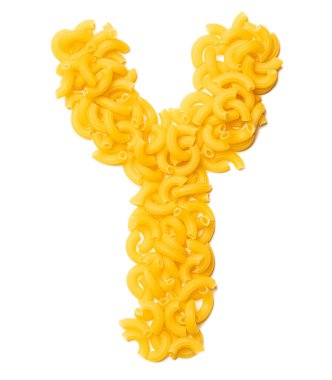 Beyaz izole edilmiş arka planda, kuru makarnadan İngiliz alfabesinin Y harfi. Makarnadan yapılmış yemek deseni. Dükkanlar için parlak alfabe. 