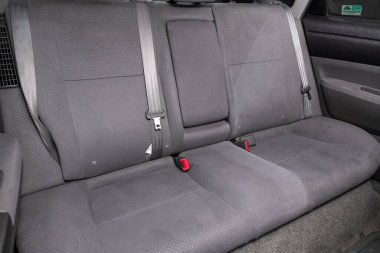 Novosibirsk, Rusya 2 Nisan 2020: Toyota Prius, emniyet kemerli araç koltukları.  