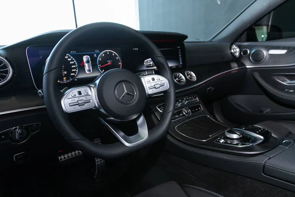 Novosibirsk Rusia April 2020 Mercedes Benz Class Auto Interior Volante —  Fotos de Stock