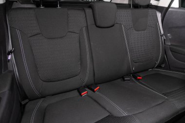 Novosibirsk, Rusya 2 Nisan 2020 Renault Kaptur, Deri iç tasarım, koltuk kemerli yolcu koltukları. 