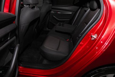Novosibirsk, Rusya 3 Mart 2020 Mazda 3, Deri iç tasarım, koltuk kemeri olan yolcu koltukları. 