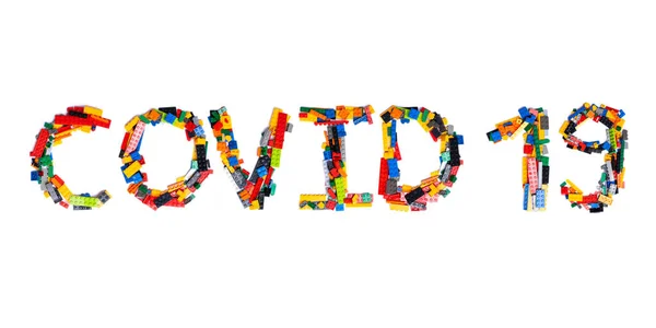 Надпись Covid Английского Алфавита Разноцветного Детского Пластикового Конструктора Белом Изолированном — стоковое фото