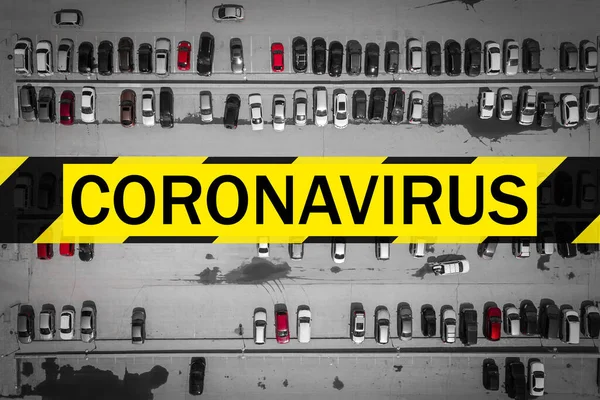 Inscripción Coronovirus Fondo Estacionamiento Con Montón Coches Una Llamada Para — Foto de Stock