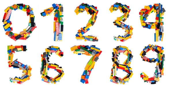 색상의 어린이용 플라스틱 건설업자의 아라비아 숫자는 아이들을 알파벳 디자인 — 스톡 사진