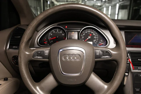 Novosibirsk Rusia Abril 2020 Audi Interior Automático Volante Con Logo — Foto de Stock