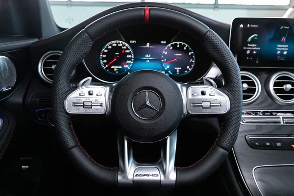 2020年4月6日 俄罗斯Novosibirsk Mercedes Benz Glc Class Auto Interior Steering Wheel — 图库照片