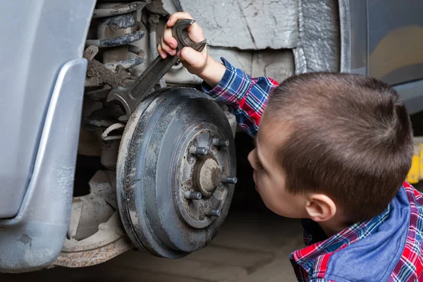 Boy Dreams Becoming Adult Repairing Cars Boy Young Auto Worker — Stock Photo, Image