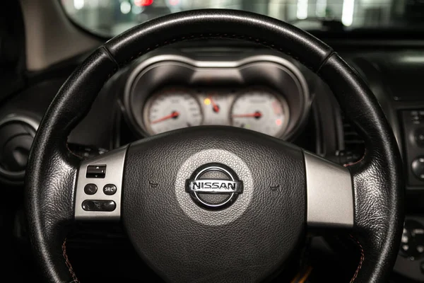 Novosibirsk Ryssland Mars 2020 Nissan Note Automatisk Interiör Ratt Med — Stockfoto