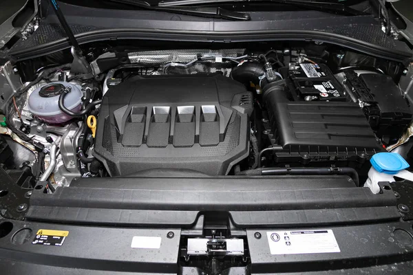 Novosibirsk Rússia Março 2020 Volkswagen Tiguan Close Detail Car Engine — Fotografia de Stock
