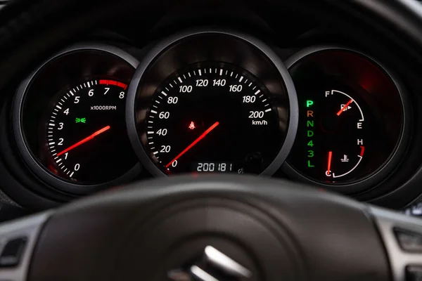 2020年3月22日 Suzuki Grand Vitara Car Panel Digital Bright Speed Ometer — 图库照片