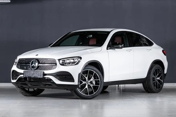 Новосибирск Россия Апреля 2020 Белый Mercedes Benz Glc Класс 300 — стоковое фото