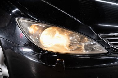 Novosibirsk / Rusya Mart 04: 2020: Toyota Camry, yeni arabanın ayrıntılı ışığı. Dış detay  