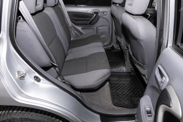 2020年3月22日 丰田Rav 内部舒适车 清洁汽车内部 灰色后座 头枕和安全带 — 图库照片