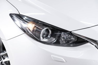 Dış görev ayrıntıları. Modern LED farlardan birinin detaylarını kapat.