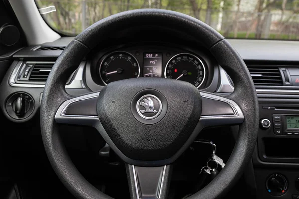 Novosibirsk Rusland Mei 2020 Skoda Rapid Auto Interieur Stuurwiel Met — Stockfoto