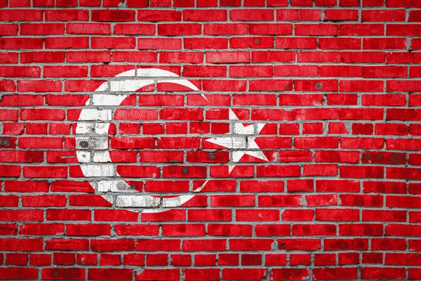 土耳其国旗在一面古老的砖墙上涂上了颜色 砖墙背景上的横幅 — 图库照片