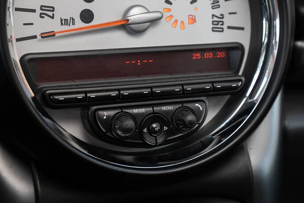 Novosibirsk Russia Květen 2020 Mini Countryman Car Dashboard Audio Přijímači — Stock fotografie