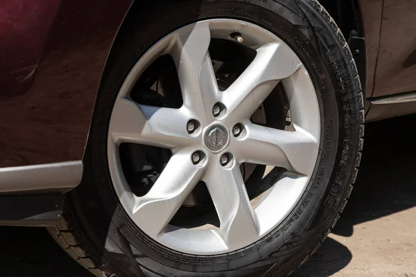 Novosibirsk Russia May 2020 Nissan Murano Close Car Wheel Aluminum — Stock Photo, Image