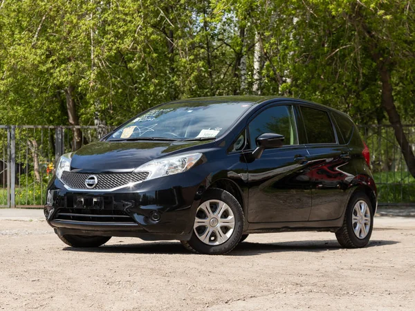 Novosibirsk Russia May 2020 Black Nissan Note Front View Modern — Stock Photo, Image