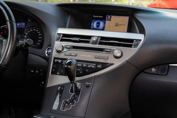 Nowosybirsk Rosja Maj 2020 Lexus 330 Zbliżenie Centrali Monitor Muzyką — Zdjęcie stockowe