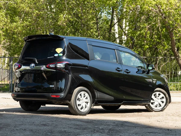 Nowosibirsk Russland Mai 2020 Schwarzer Toyota Sienta Rückansicht Moderner Minivan — Stockfoto