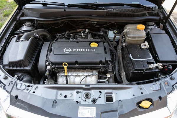 Novosibirsk Rússia Maio 2020 Opel Astra Close Detail Car Engine — Fotografia de Stock
