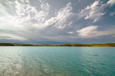 Bulutların üzerinde göl
