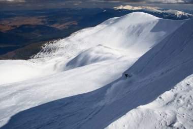 Freeride dağlarda Kayak