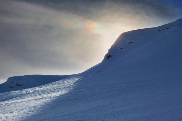 Schöne winterliche Berglandschaft — Stockfoto