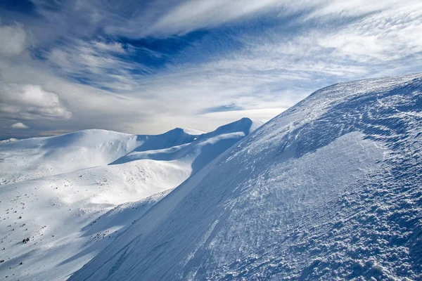 Schöne winterliche Berglandschaft — Stockfoto