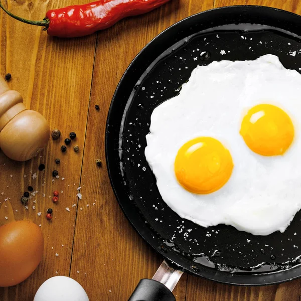 Kızarmış yumurta yemek