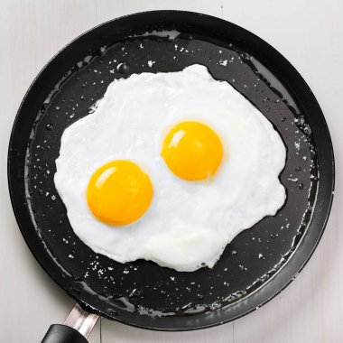 Kızarmış yumurta yemek