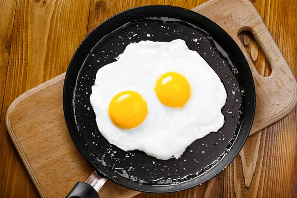 Kızarmış yumurta yemek