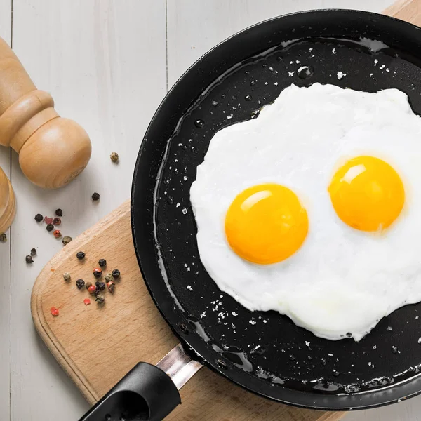 Kızarmış yumurta yemek