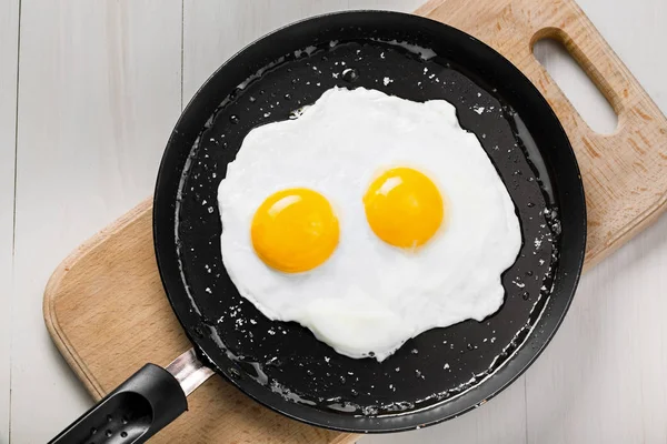 Kızarmış yumurta yemek