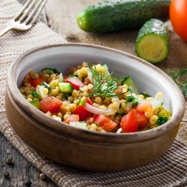 İsrail kuskus ptitim sebzeli