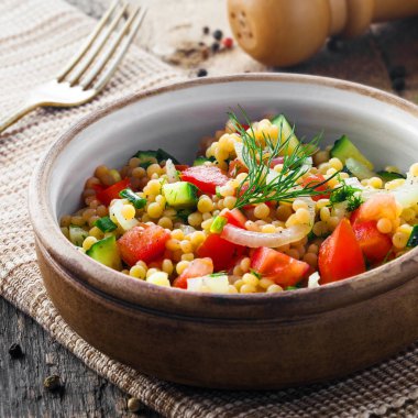 İsrail kuskus ptitim sebzeli