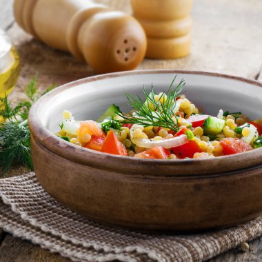 İsrail kuskus ptitim sebzeli