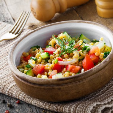 İsrail kuskus ptitim sebzeli