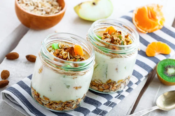 Granola, joghurt és gyümölcs — Stock Fotó