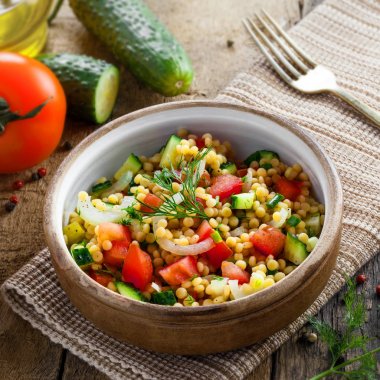 İsrail kuskus ptitim sebzeli